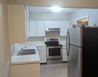 819 B Betty Court - Photo Thumbnail 2