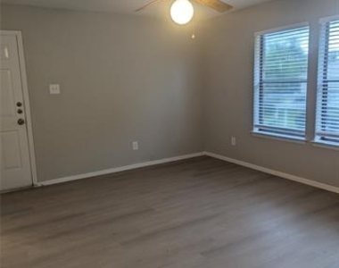 819 B Betty Court - Photo Thumbnail 3