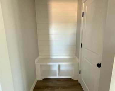 934 Minda Street - Photo Thumbnail 6