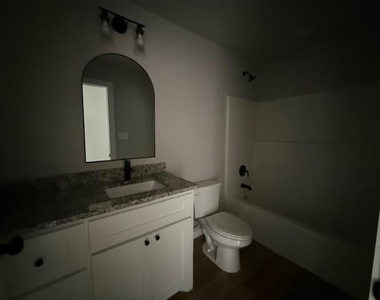 934 Minda Street - Photo Thumbnail 14