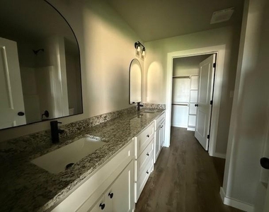 934 Minda Street - Photo Thumbnail 9