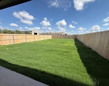 934 Minda Street - Photo Thumbnail 16