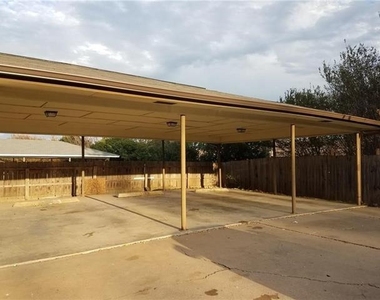 6919 W Cleburne Road - Photo Thumbnail 3