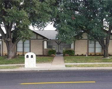 6919 W Cleburne Road - Photo Thumbnail 11