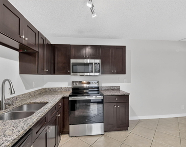 744 Springdale Circle - Photo Thumbnail 15