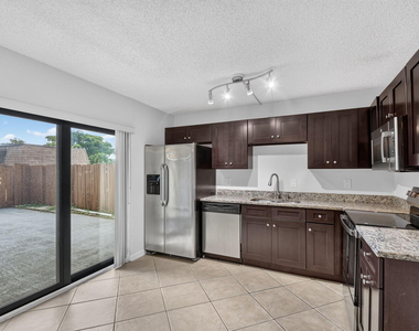 744 Springdale Circle - Photo Thumbnail 17
