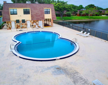 744 Springdale Circle - Photo Thumbnail 34