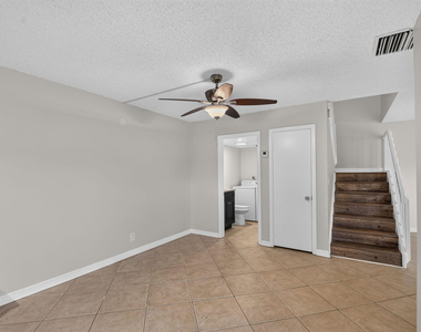 744 Springdale Circle - Photo Thumbnail 10
