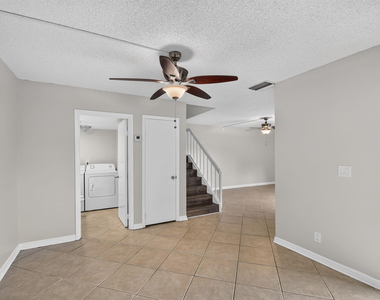 744 Springdale Circle - Photo Thumbnail 8