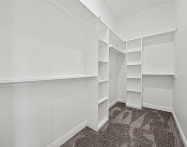 202 Dover Drive - Photo Thumbnail 14