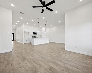 202 Dover Drive - Photo Thumbnail 7