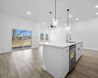 202 Dover Drive - Photo Thumbnail 4