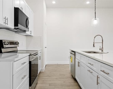202 Dover Drive - Photo Thumbnail 9