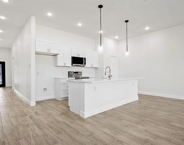 202 Dover Drive - Photo Thumbnail 3