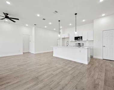 202 Dover Drive - Photo Thumbnail 5