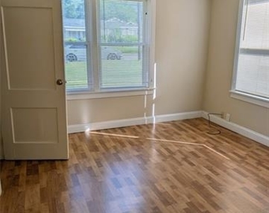 1701 Meridian Avenue - Photo Thumbnail 5