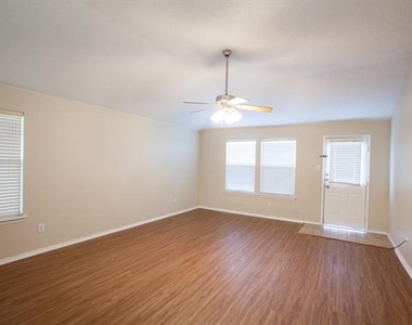 1118 Water Oak Way - Photo Thumbnail 4
