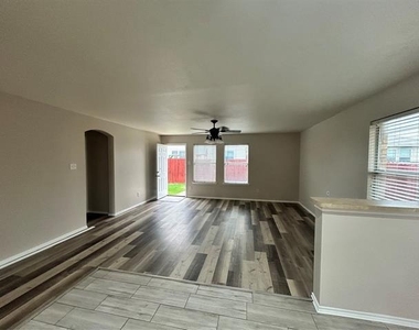 10445 Hideaway Trail - Photo Thumbnail 3