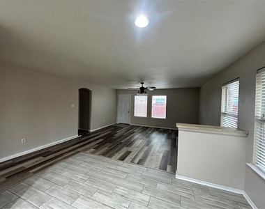 10445 Hideaway Trail - Photo Thumbnail 2