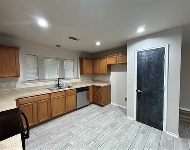 10445 Hideaway Trail - Photo Thumbnail 5