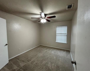 10445 Hideaway Trail - Photo Thumbnail 11