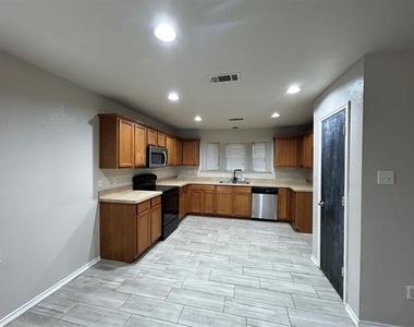 10445 Hideaway Trail - Photo Thumbnail 4