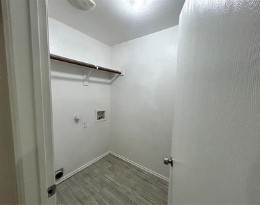 10445 Hideaway Trail - Photo Thumbnail 14