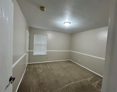 10445 Hideaway Trail - Photo Thumbnail 13
