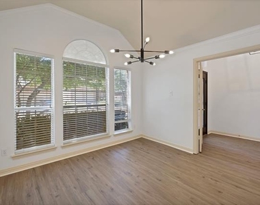 5516 Broken Bend Drive - Photo Thumbnail 4