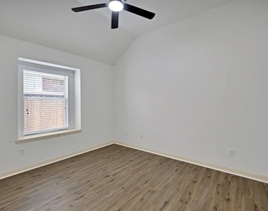 5516 Broken Bend Drive - Photo Thumbnail 19