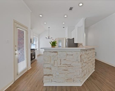 5516 Broken Bend Drive - Photo Thumbnail 9