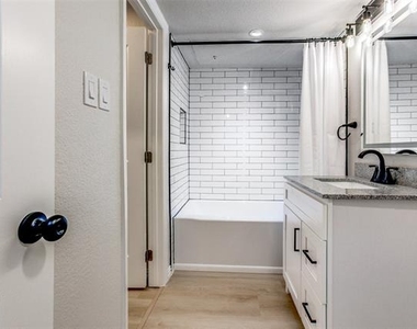 6108 Abrams Road - Photo Thumbnail 9