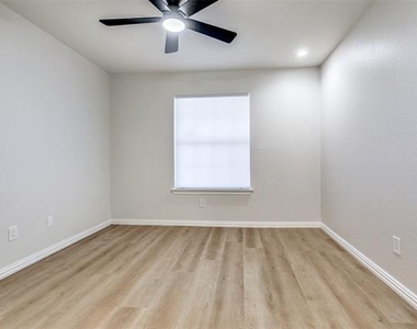 6108 Abrams Road - Photo Thumbnail 8