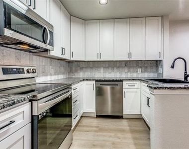 6108 Abrams Road - Photo Thumbnail 6