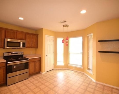 104 Meadow View Lane - Photo Thumbnail 5