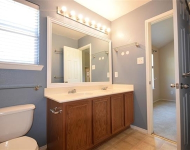 104 Meadow View Lane - Photo Thumbnail 8