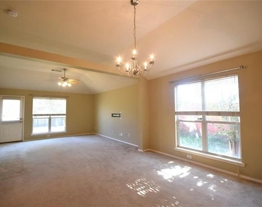 104 Meadow View Lane - Photo Thumbnail 3