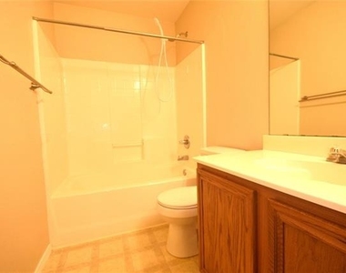 104 Meadow View Lane - Photo Thumbnail 11