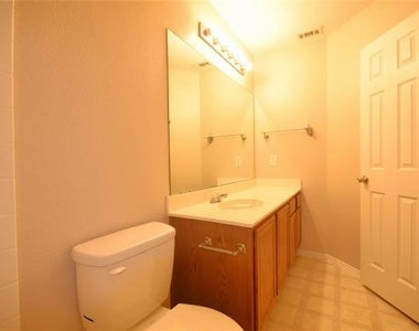 104 Meadow View Lane - Photo Thumbnail 12