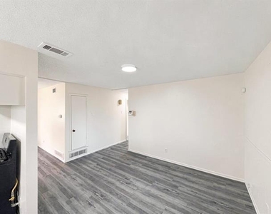 1021 Irene Drive - Photo Thumbnail 7