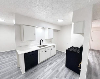 1021 Irene Drive - Photo Thumbnail 5