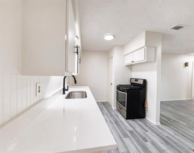 1021 Irene Drive - Photo Thumbnail 6