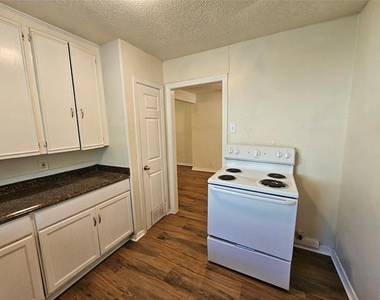 6540 Hollis Avenue - Photo Thumbnail 10