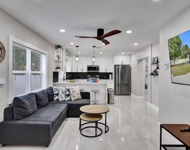 1701 Jefferson Street - Photo Thumbnail 11