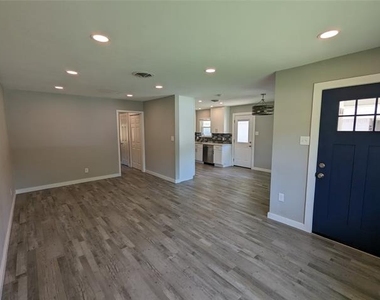 10008 Olmos Drive - Photo Thumbnail 4