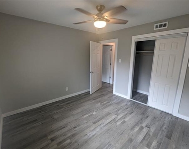 10008 Olmos Drive - Photo Thumbnail 9