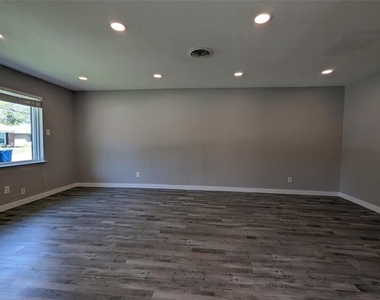 10008 Olmos Drive - Photo Thumbnail 3