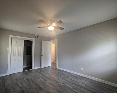 10008 Olmos Drive - Photo Thumbnail 11