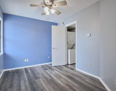 2301 Basil Drive - Photo Thumbnail 8