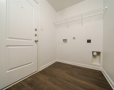 1310 Barrel Drive - Photo Thumbnail 9